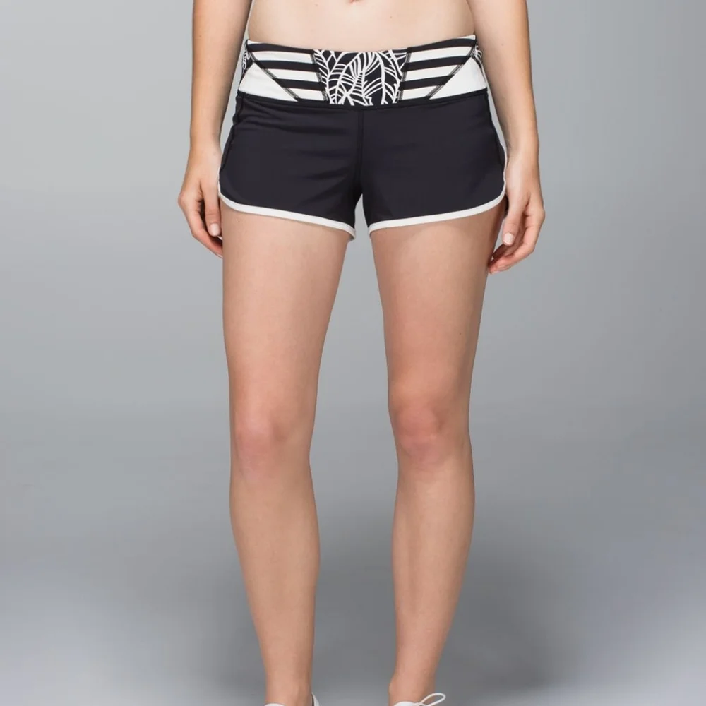 Lululemon Rare Run‎ Speed Short *4-way Stretch Lined Size 8 Black / Angel Wing